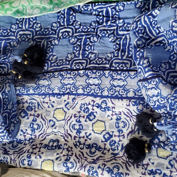 Scarfs - Picture 2 of 10